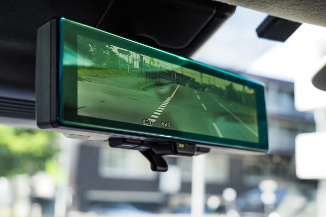 「スワコーさん、こんなこともできるんだ！」と知ってほしいから、ズバッと取引事例を紹介します。～車載電子ミラー用HCフィルム加工～