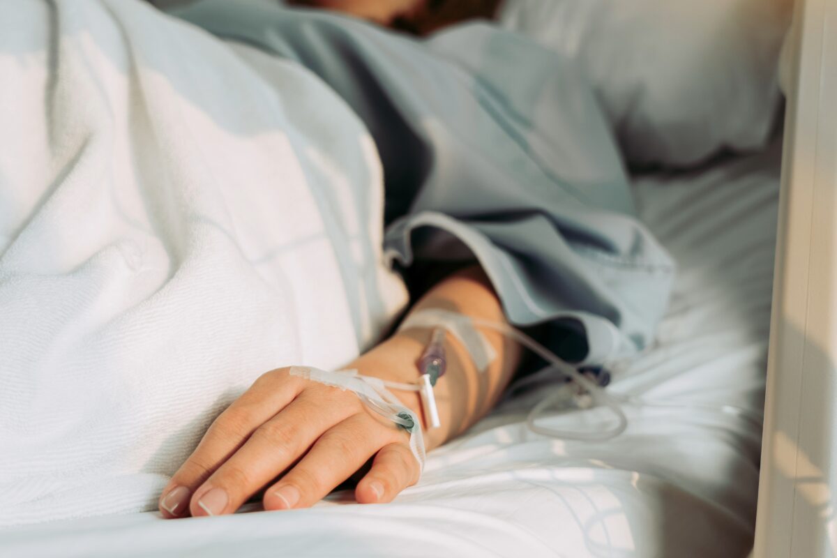 点滴ルートの皮膚損傷を防ぐ｜三方活栓やバルーン接続部の圧迫対策に最適なシートの使い方