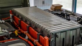 リチウムイオン電池のセル間に配置される断熱材（セル間スペーサー）の活用イメージ