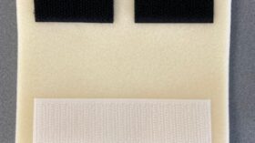 三方活栓用皮膚損傷防止シートを正しく装着してルートを保護する様子